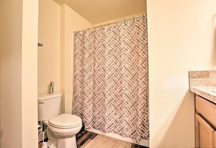 Welcoming Redmond Home W/ Grill, Near Trails!