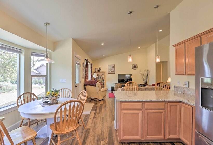 Welcoming Redmond Home W/ Grill, Near Trails!