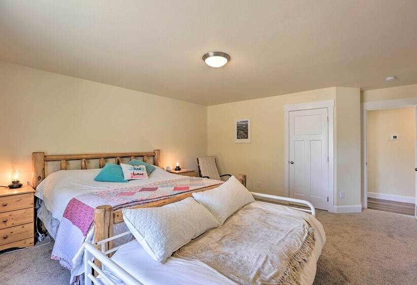 Welcoming Redmond Home W/ Grill, Near Trails!