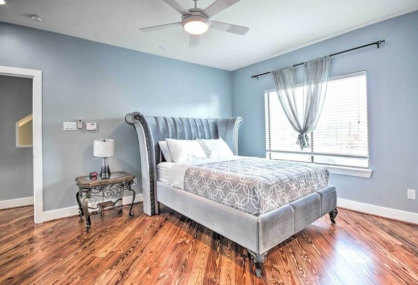 Well Appointed Houston Home: 1 Mile To Midtown!