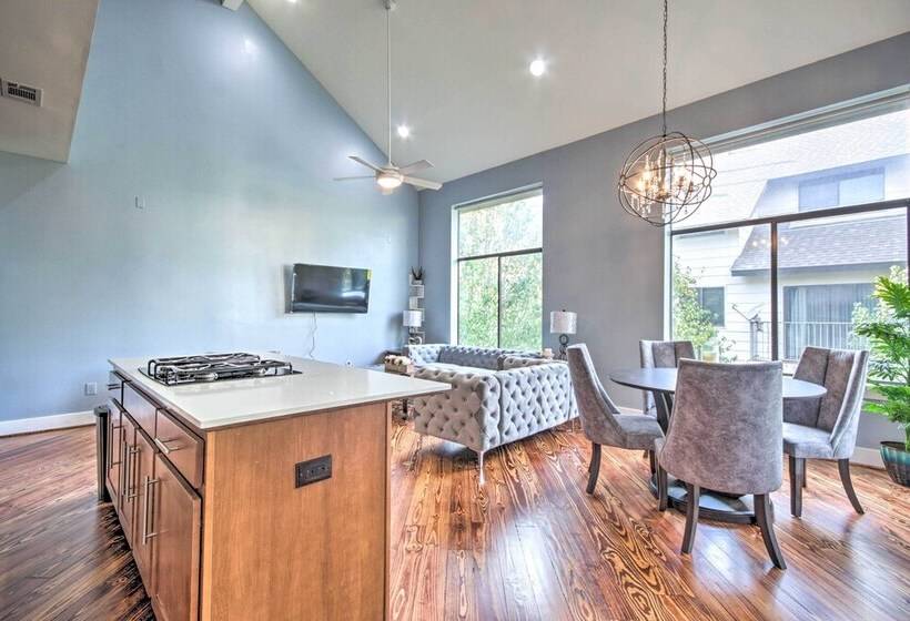 Well Appointed Houston Home: 1 Mile To Midtown!