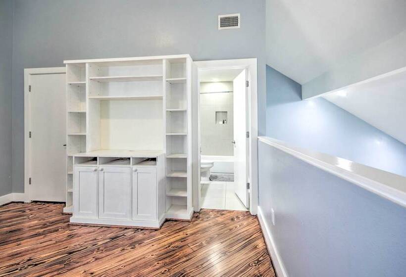 Well Appointed Houston Home: 1 Mile To Midtown!