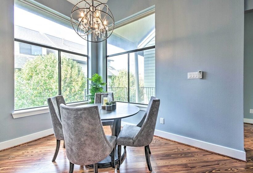 Well Appointed Houston Home: 1 Mile To Midtown!