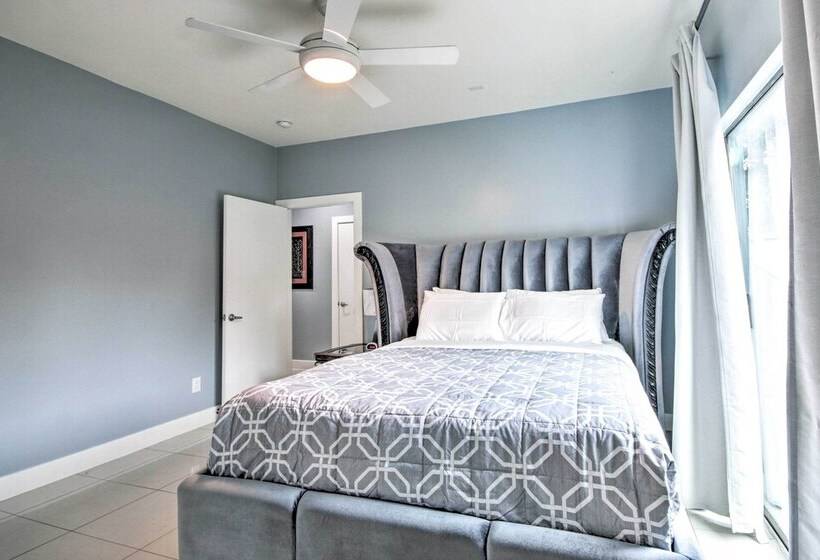 Well Appointed Houston Home: 1 Mile To Midtown!