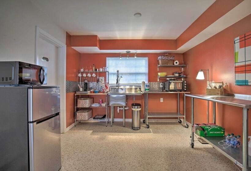 Well Appointed Tampa Home: 4 Mi To Usf Campus