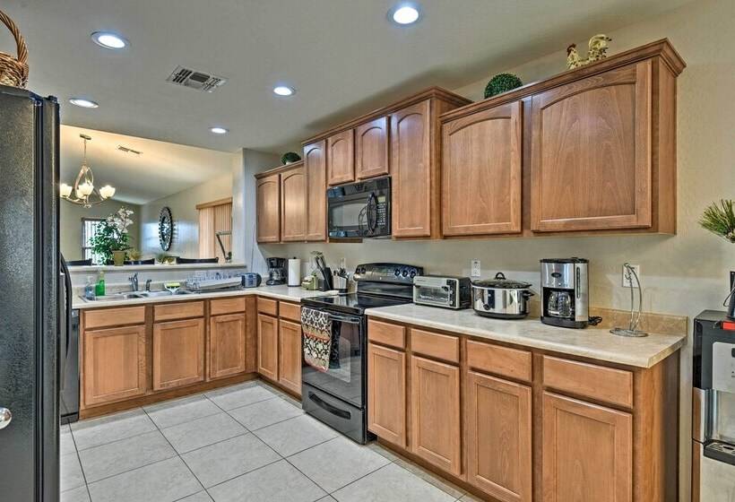West Phoenix Home: Hike, Dine & Golf Nearby!