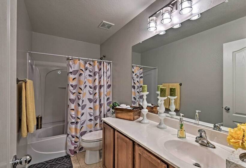 West Phoenix Home: Hike, Dine & Golf Nearby!