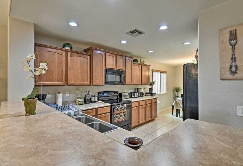 West Phoenix Home: Hike, Dine & Golf Nearby!