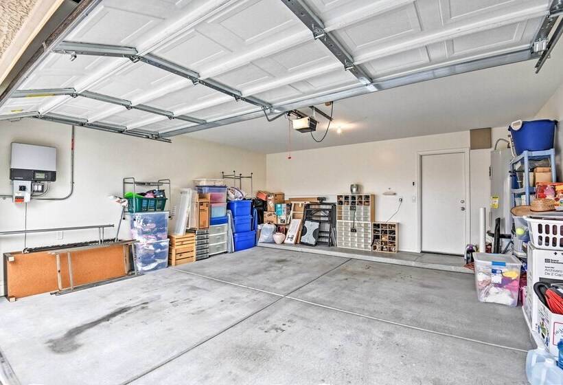 West Phoenix Home: Hike, Dine & Golf Nearby!