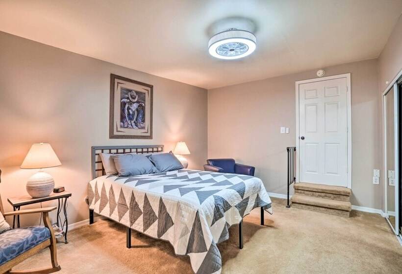 Western Style Phoenix Home: 15 Mi To Lake Pleasant