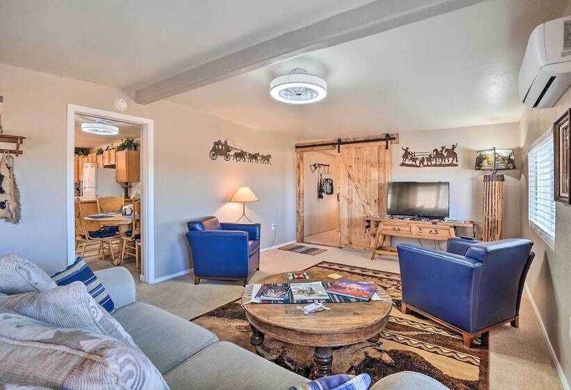 Western Style Phoenix Home: 15 Mi To Lake Pleasant