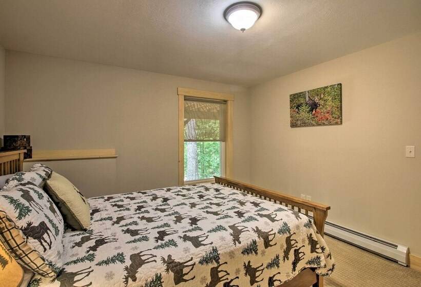 White Mountain Home Near Lakes & Kancamagus Hwy!