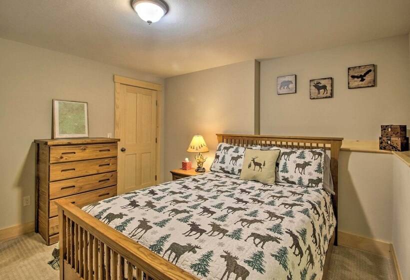 White Mountain Home Near Lakes & Kancamagus Hwy!