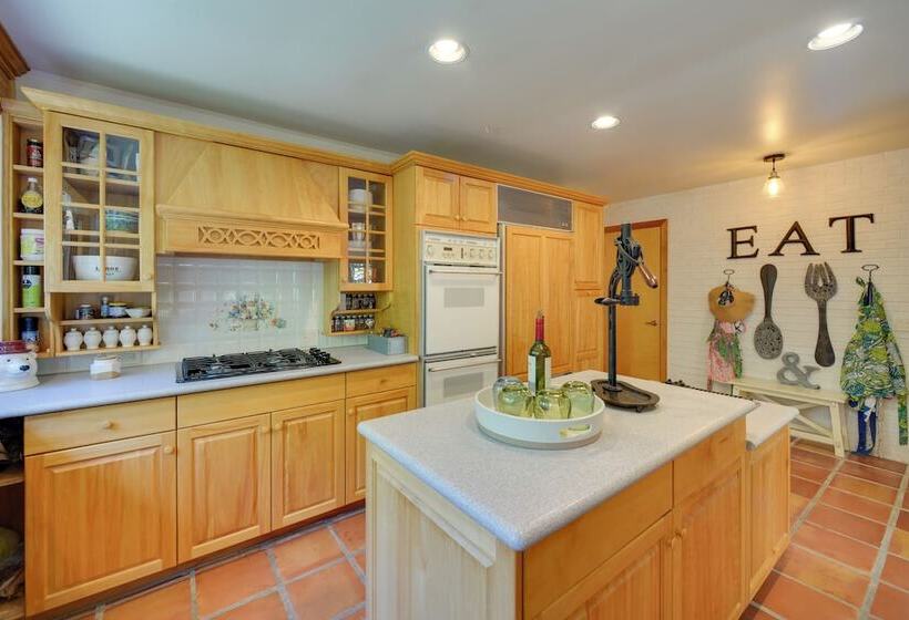 Wilmington Retreat W/ Deck, Lake Views & Game Room