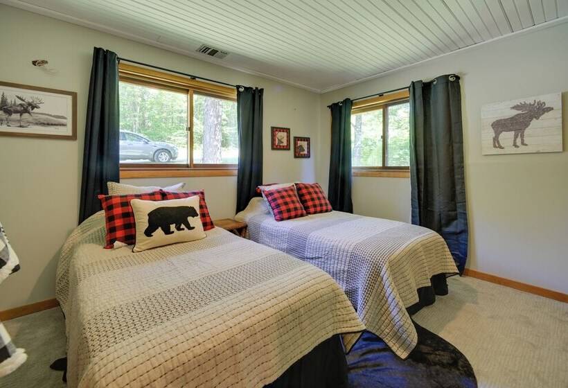 Wilmington Retreat W/ Deck, Lake Views & Game Room