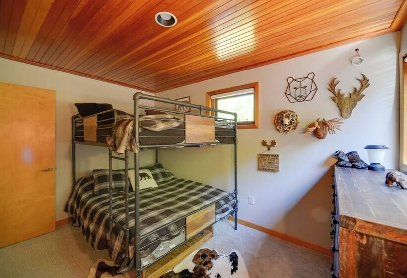 Wilmington Retreat W/ Deck, Lake Views & Game Room