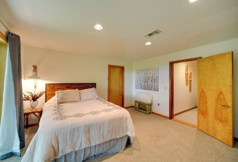 Wilmington Retreat W/ Deck, Lake Views & Game Room