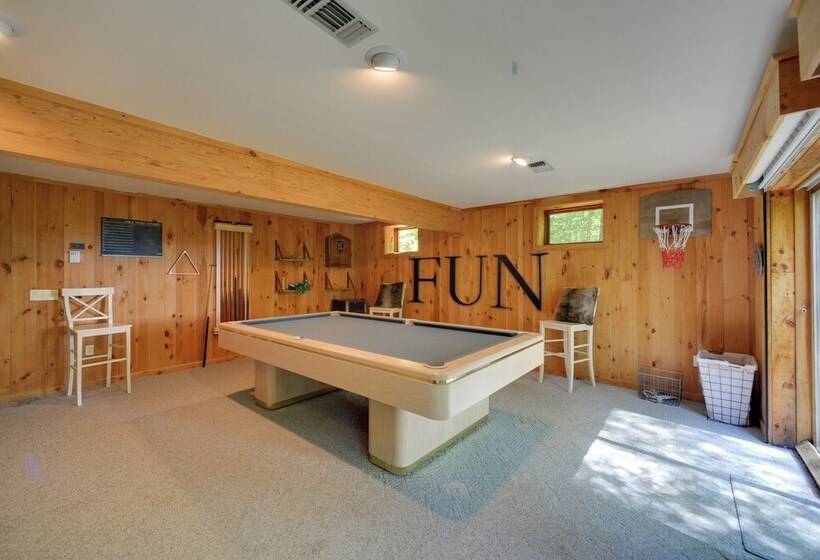 Wilmington Retreat W/ Deck, Lake Views & Game Room