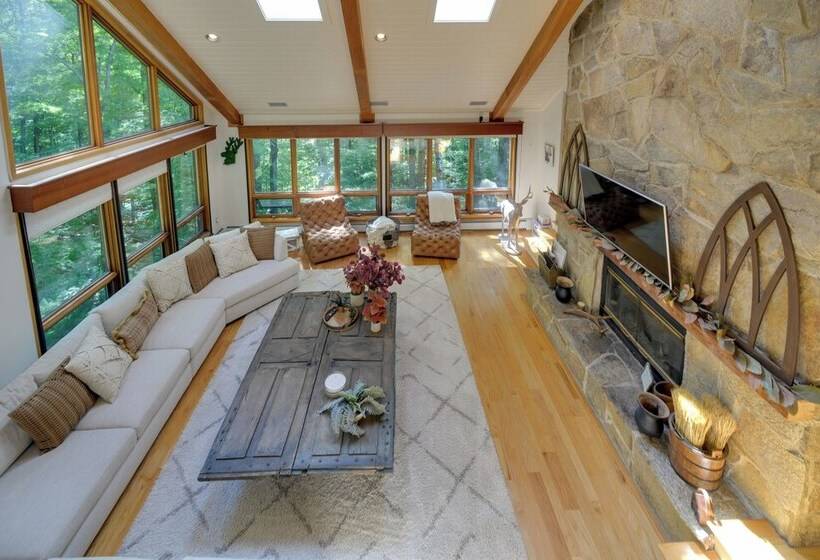 Wilmington Retreat W/ Deck, Lake Views & Game Room