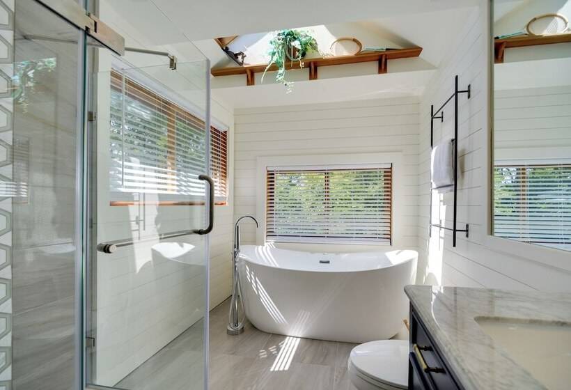 Wilmington Retreat W/ Deck, Lake Views & Game Room