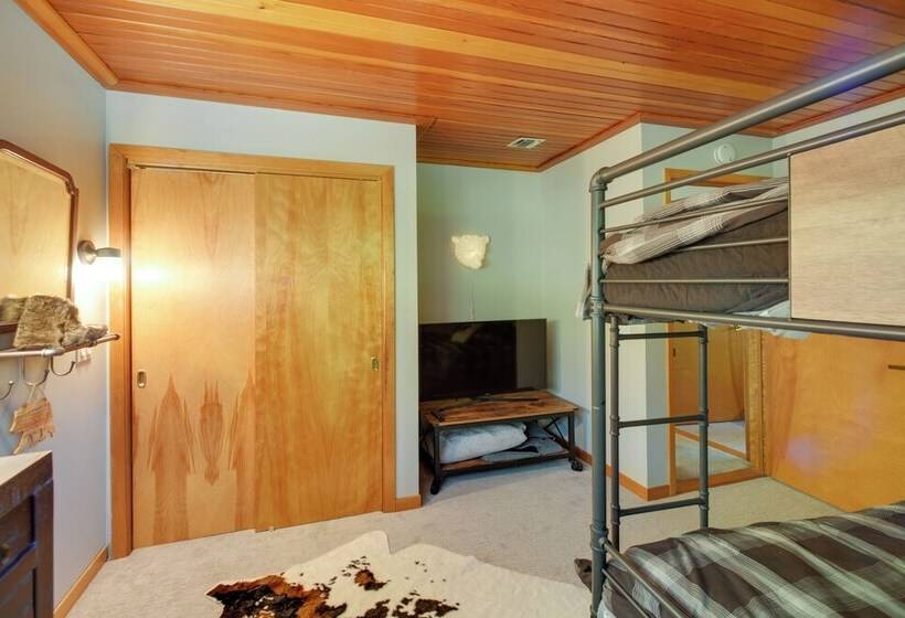 Wilmington Retreat W/ Deck, Lake Views & Game Room