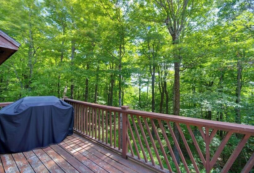 Wilmington Retreat W/ Deck, Lake Views & Game Room