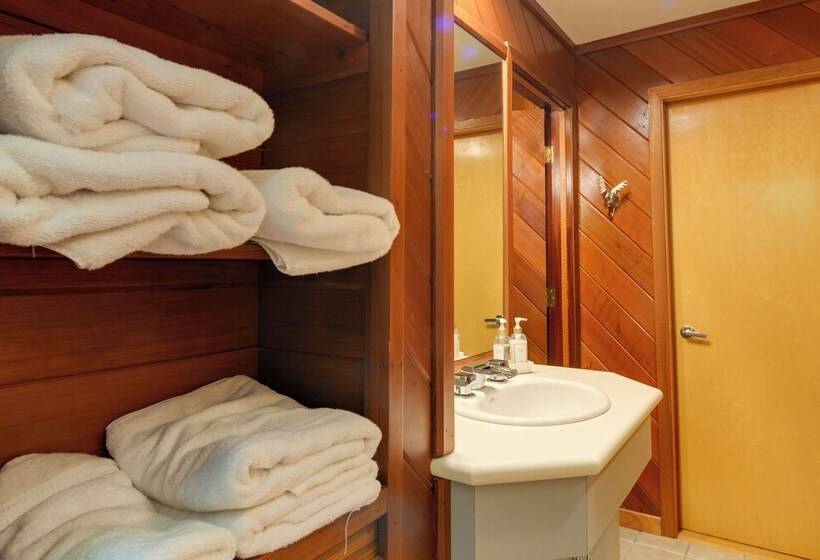 Wilmington Retreat W/ Deck, Lake Views & Game Room