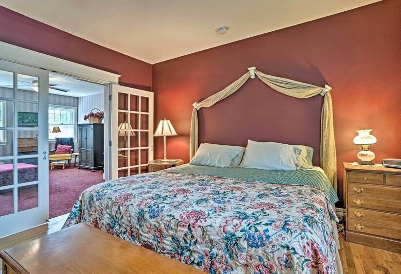 Wine Country Home With Yard; Walk To Downtown!