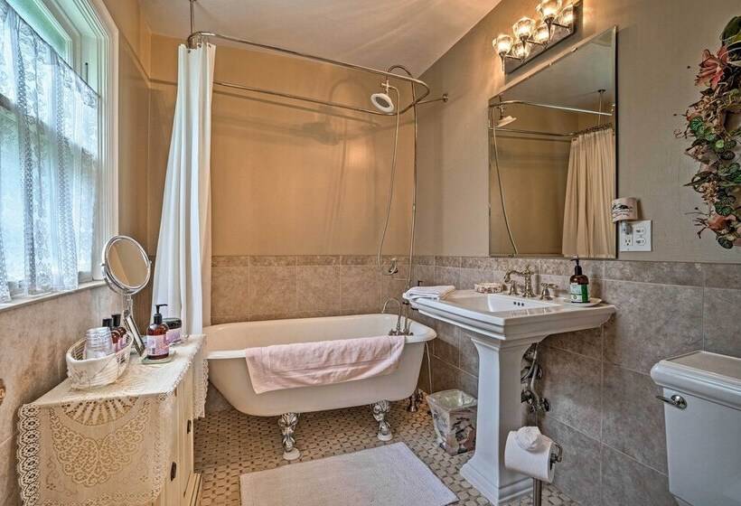 Wine Country Home With Yard; Walk To Downtown!