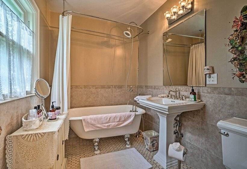 Wine Country Home With Yard; Walk To Downtown!