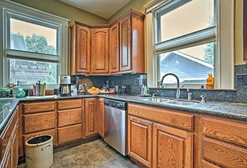 Wine Country Home With Yard; Walk To Downtown!