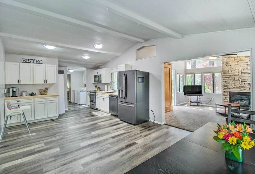 Woodsy Retreat W/ Deck 2 Mi To Rainbow Lake!