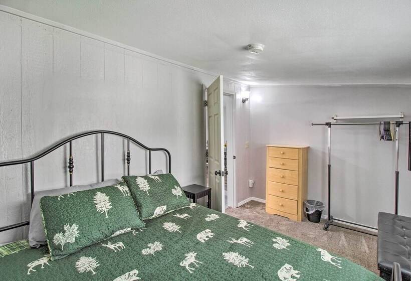 Woodsy Retreat W/ Deck 2 Mi To Rainbow Lake!