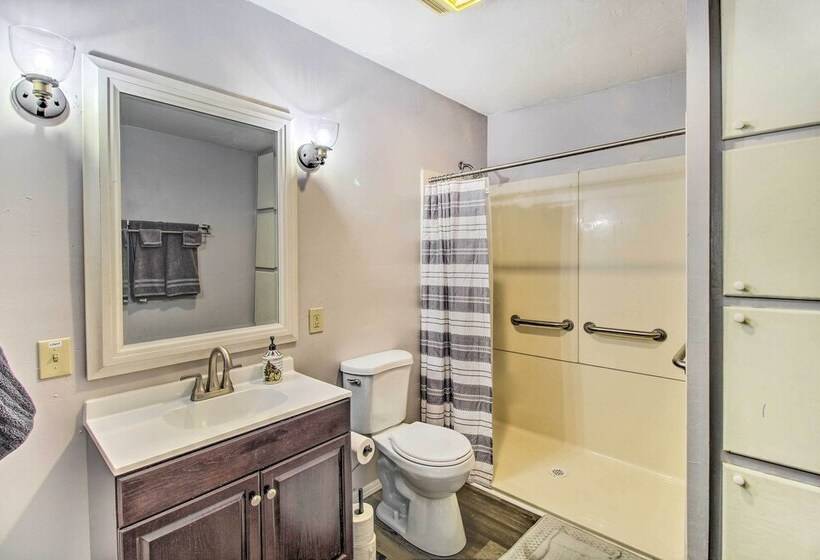 Woodsy Retreat W/ Deck 2 Mi To Rainbow Lake!