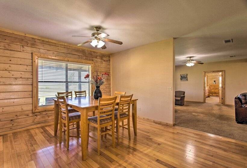 11 Acre Krum Cabin W/ Jungle Gym & Sand Volleyball