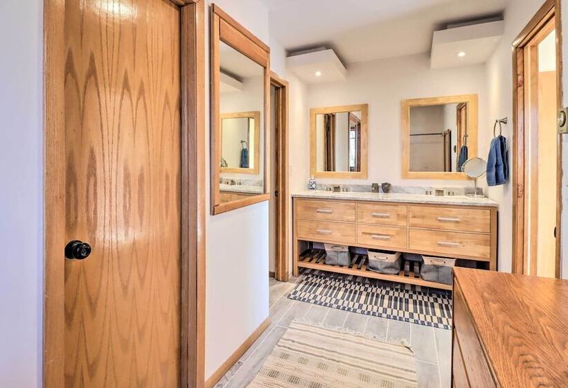 Albrightsville Home: Deck + Panoramic Valley View!