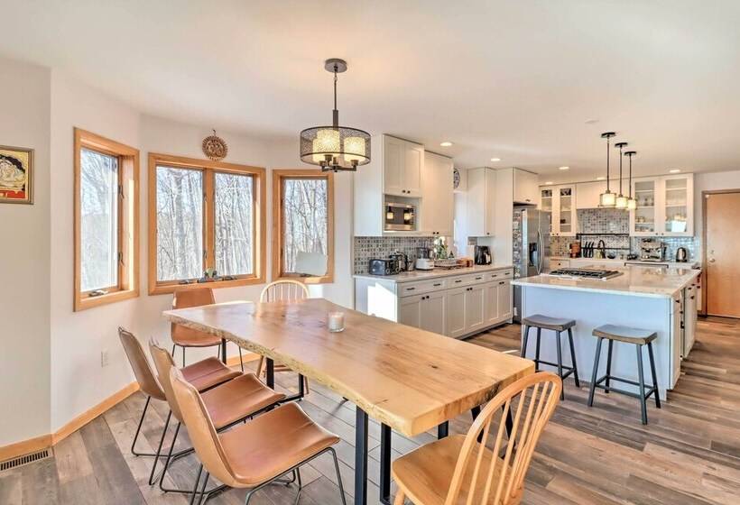 Albrightsville Home: Deck + Panoramic Valley View!