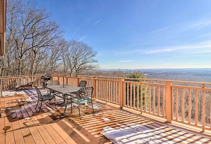 Albrightsville Home: Deck + Panoramic Valley View!
