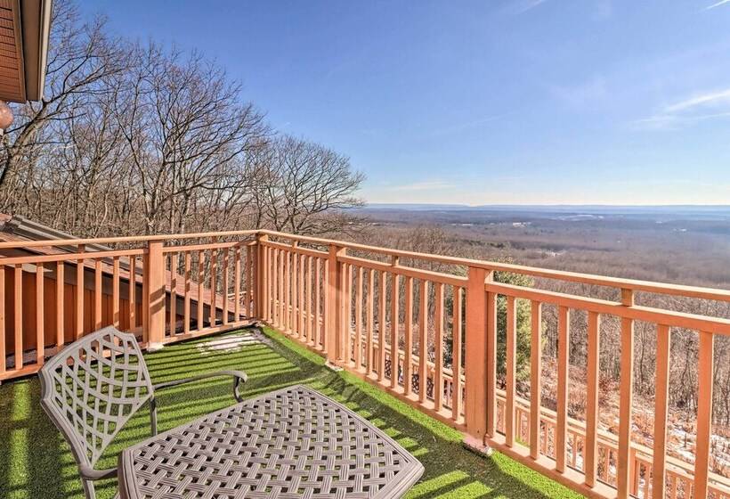Albrightsville Home: Deck + Panoramic Valley View!