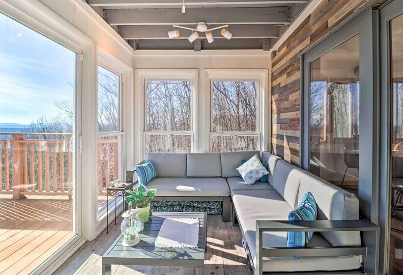 Albrightsville Home: Deck + Panoramic Valley View!