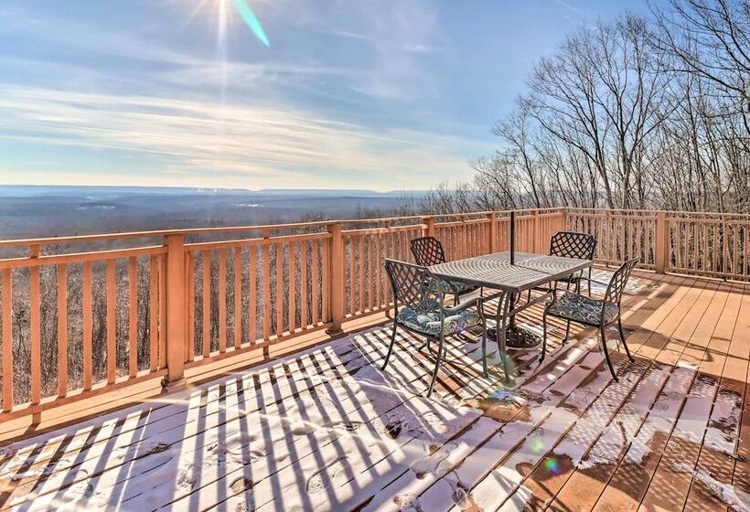 Albrightsville Home: Deck + Panoramic Valley View!
