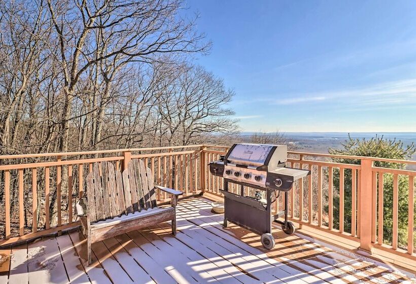Albrightsville Home: Deck + Panoramic Valley View!