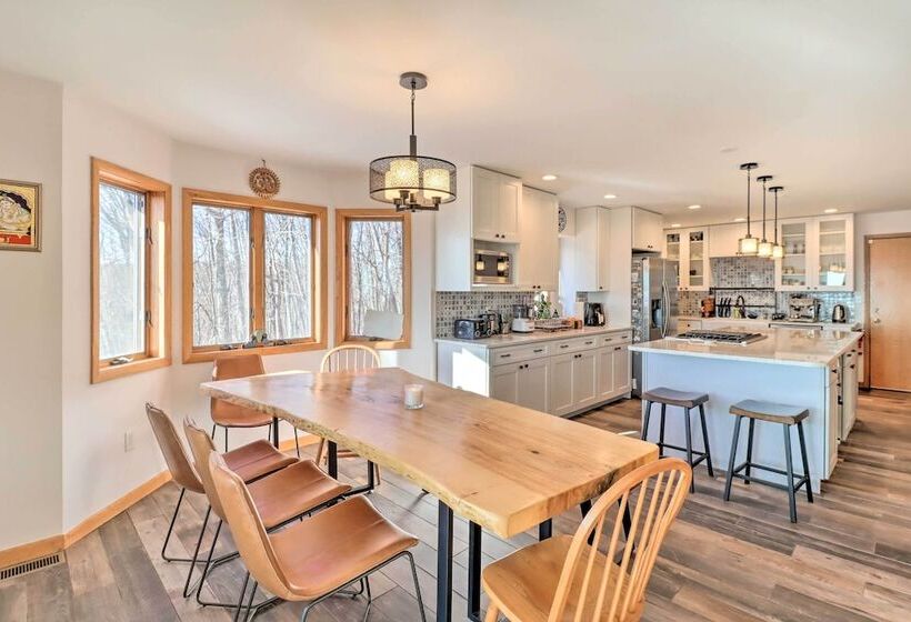 Albrightsville Home: Deck + Panoramic Valley View!