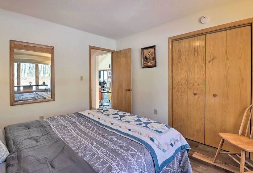 Albrightsville Home: Deck + Panoramic Valley View!