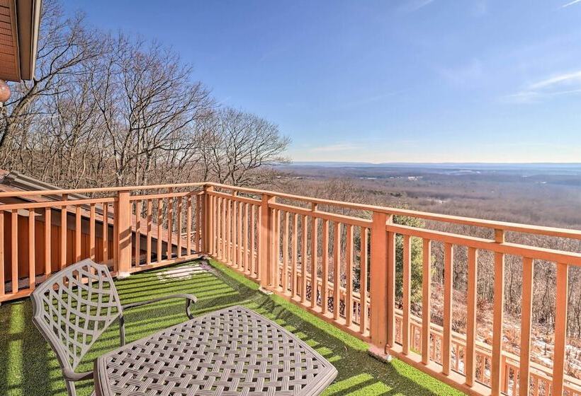 Albrightsville Home: Deck + Panoramic Valley View!