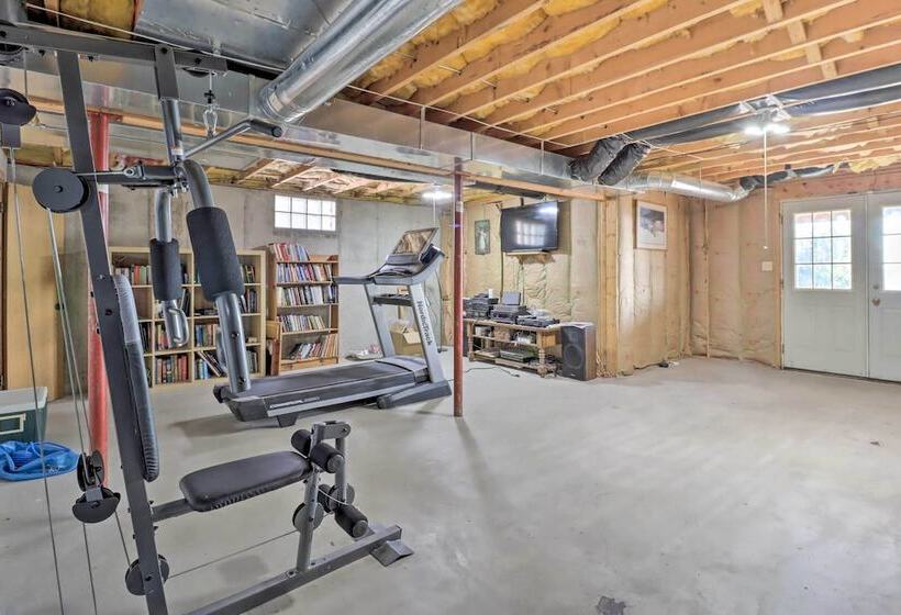 Albrightsville Home: Deck + Panoramic Valley View!