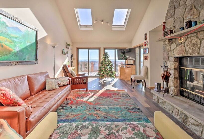 Albrightsville Home: Deck + Panoramic Valley View!