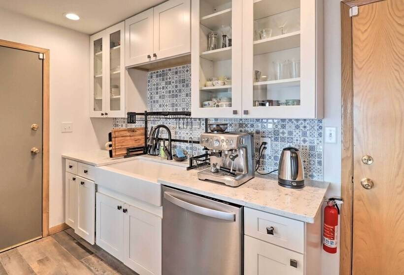 Albrightsville Home: Deck + Panoramic Valley View!