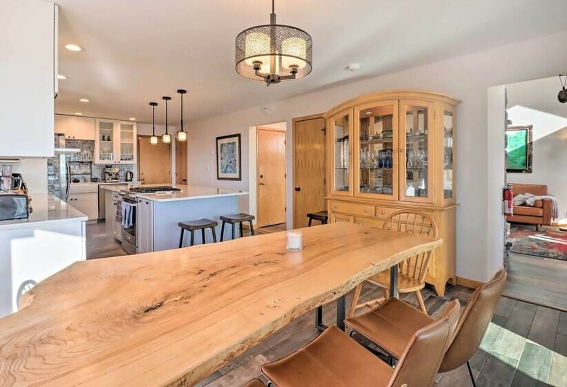 Albrightsville Home: Deck + Panoramic Valley View!