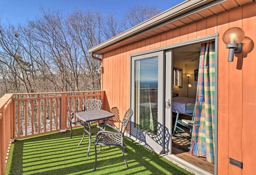 Albrightsville Home: Deck + Panoramic Valley View!